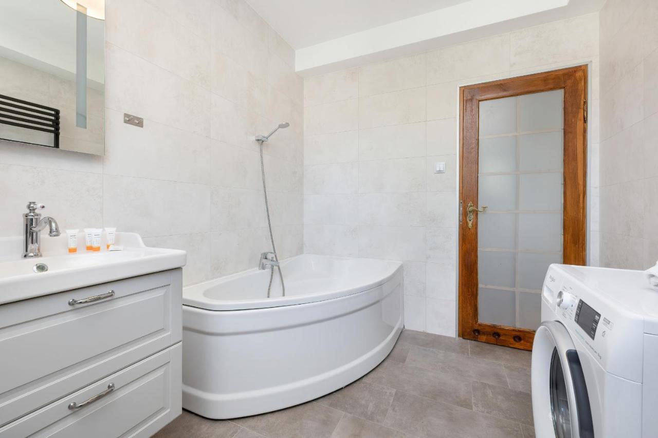 Bright & Spacious Family Apartment In Miedzyzdroje With Parking And 3 Balconies By Noclegi Renters Kültér fotó
